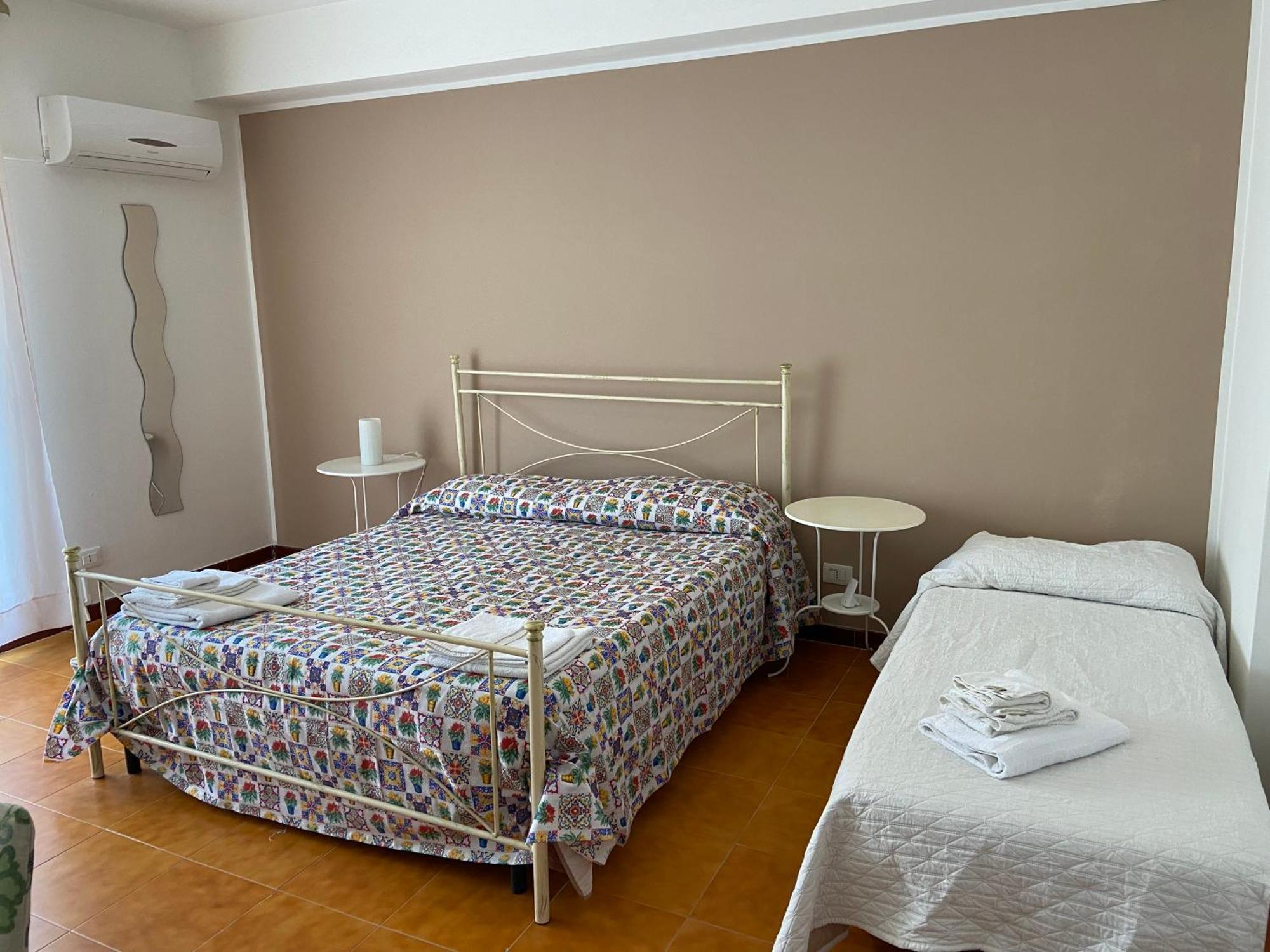Dragonfly Rooms New Trapani Exteriör bild