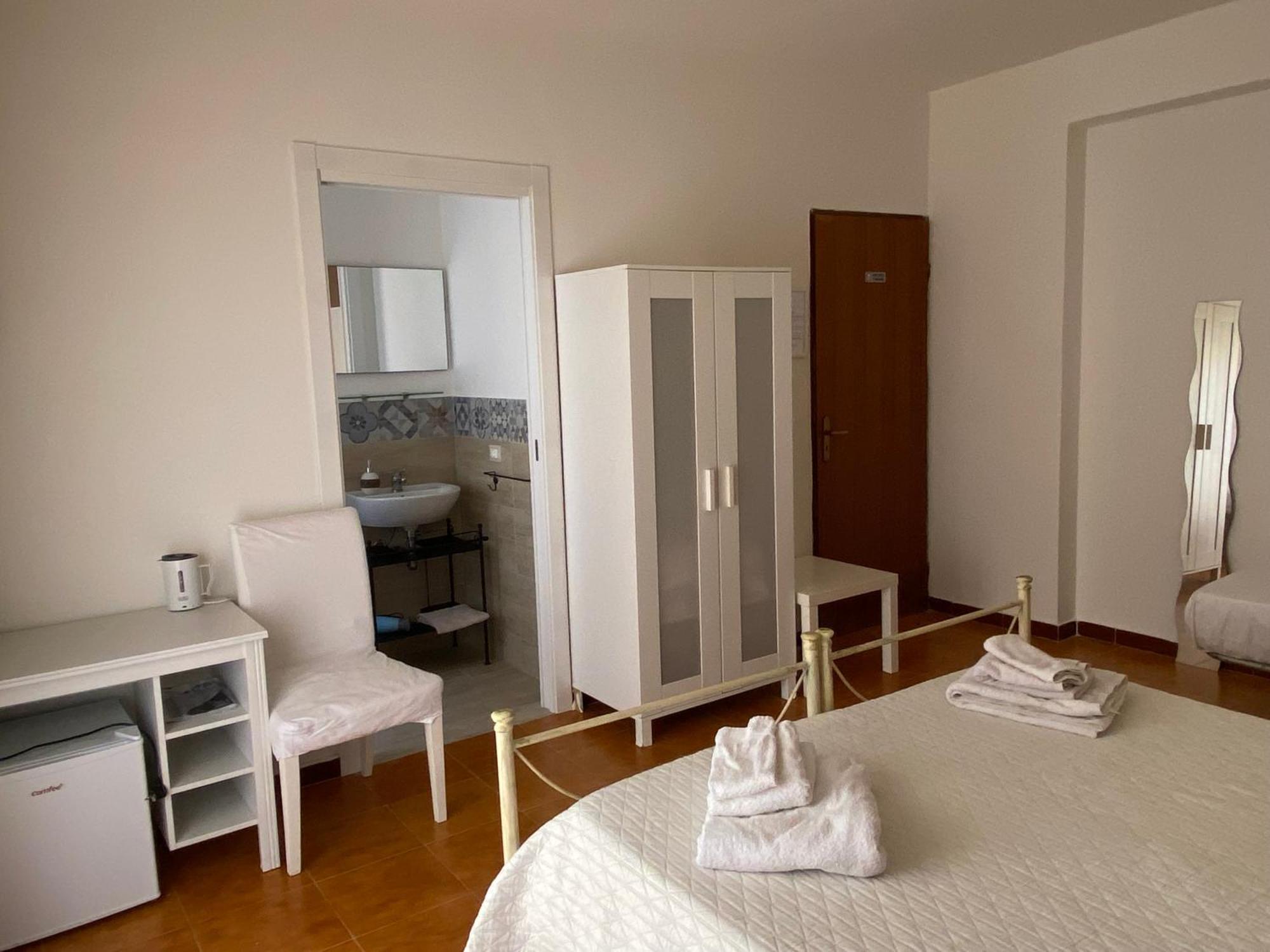 Dragonfly Rooms New Trapani Exteriör bild